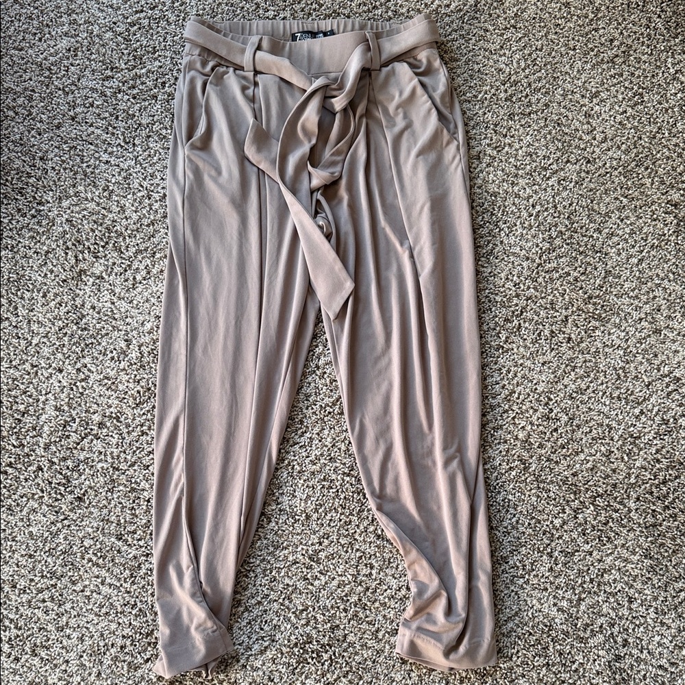 Chic Women's Tan Trousers